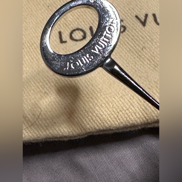 Louis Vuitton Stick Pin-Authentic - Picture 4 of 4